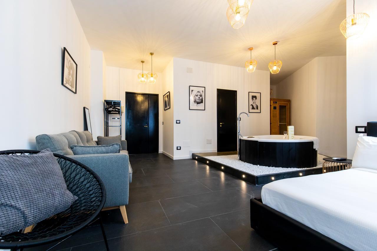 Muni Boutique Flat By Babylon Stay Naples Exterior photo
