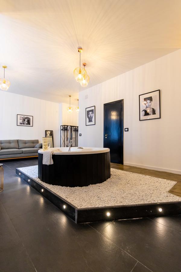 Muni Boutique Flat By Babylon Stay Naples Exterior photo